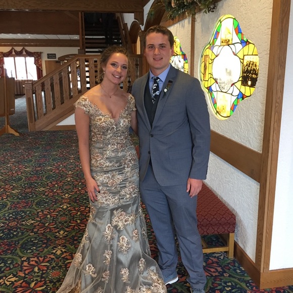 Prom/Formal dresses - Picture 4 of 5